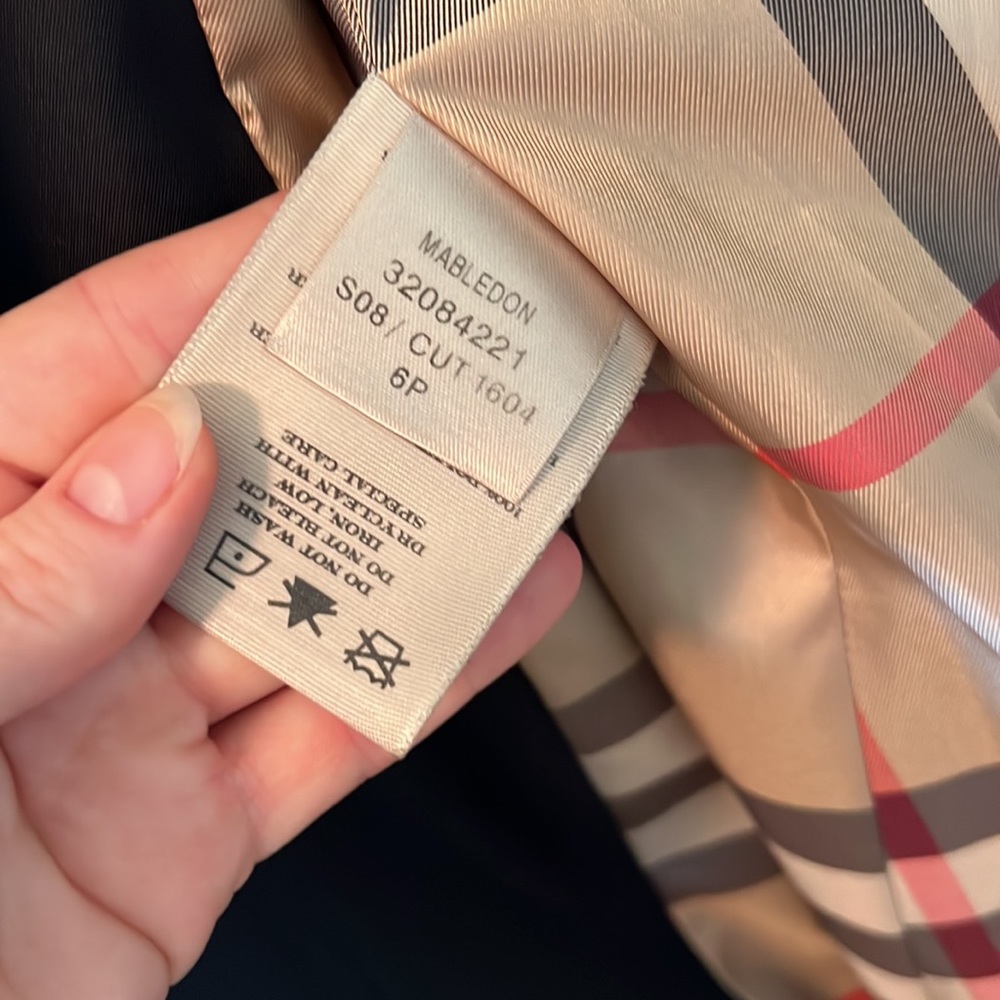 Authentic Burberry Trench Raincoat - Size 6 Petite - Picture 11 of 11